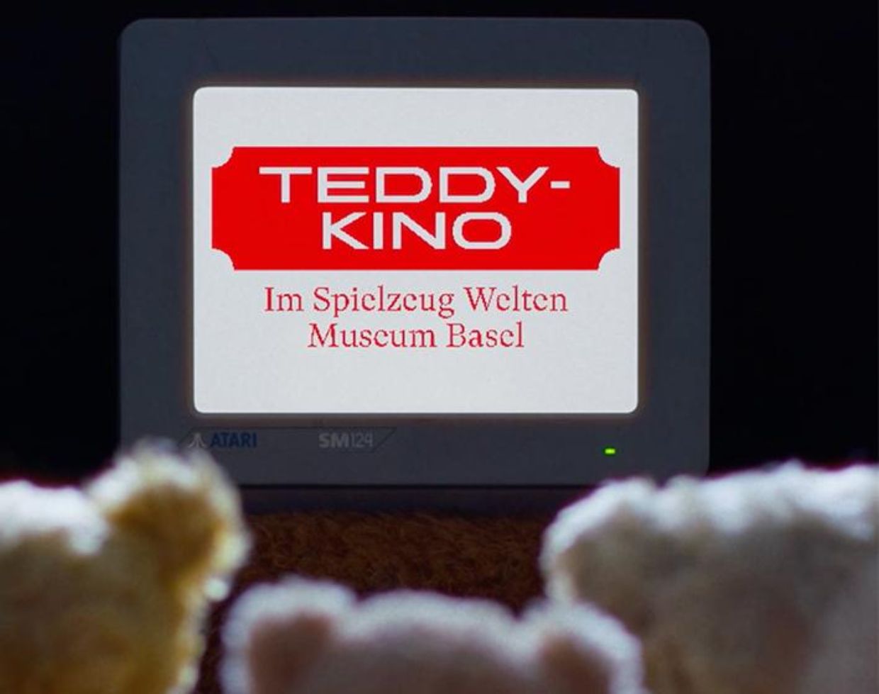 Teddys schauen TV